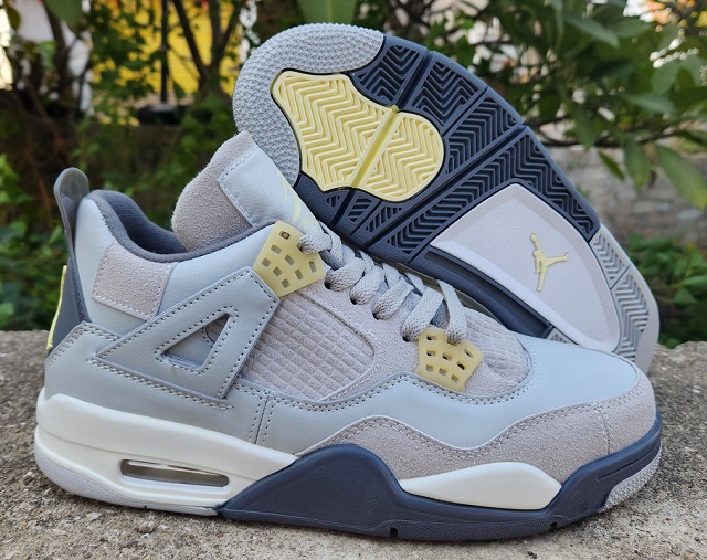 Air Jordan 4 Retro SE Craft Photon Dust